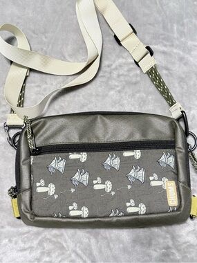 Chums Crossbody Bag Green  Hiking Belt Outdoor